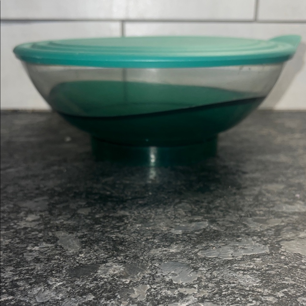 Tupperware Sheerly Elegant Green Decorative Storage Bowl with Lid. Exc condition